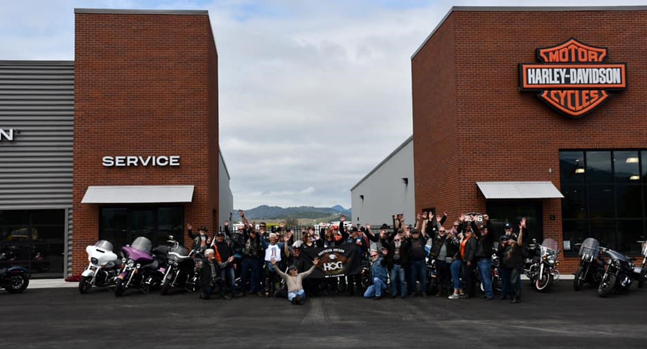 Group photo of Southern Oregon No. 1 H.O.G. members standing outside of D & S Harley-Davidson in Medford, Oregon